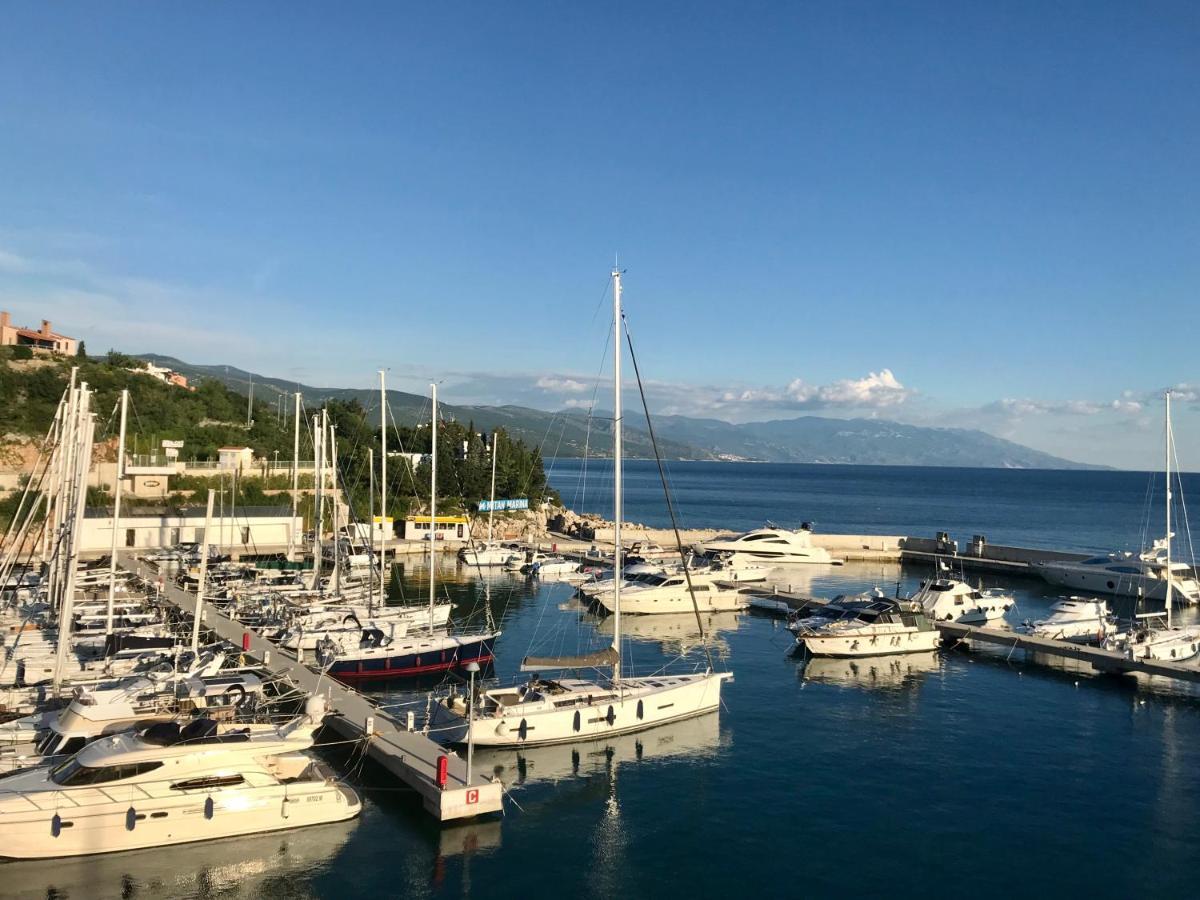 Apartment Loft-beach-apartments Ratko Novi Vinodolski